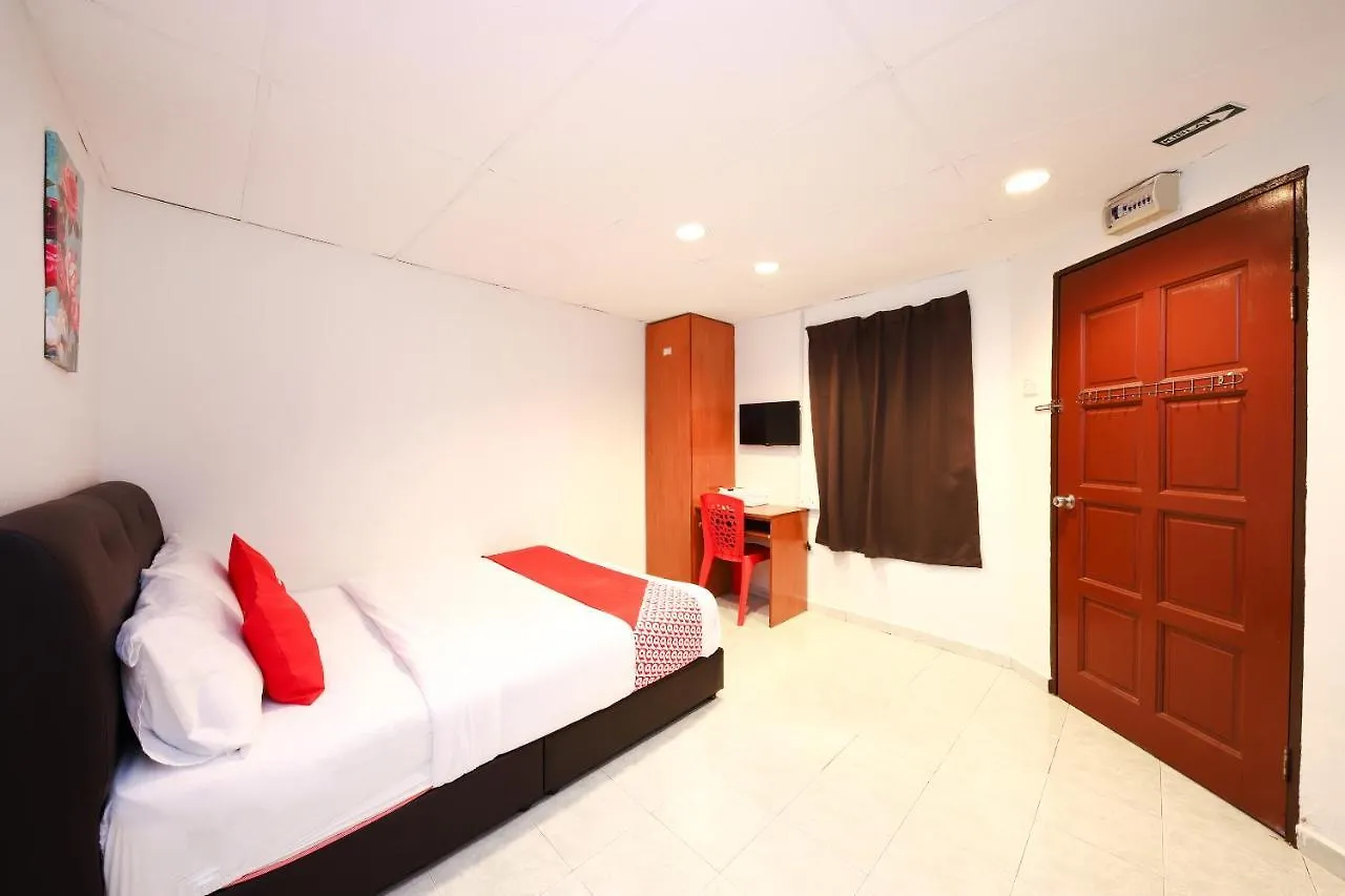 Azimaju Guesthouse Malacca 2*,